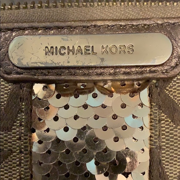 Michael Kors gold wristlet - Picture 2 of 8